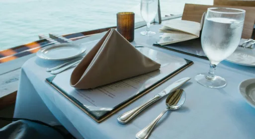 Mantelería y servilletas para restaurante de hotel